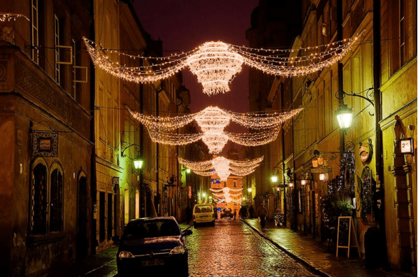 Iluminación navideña en las calles de Varsovia