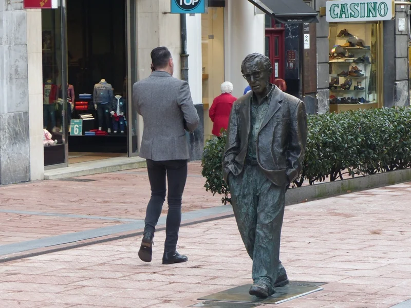 Escultura Woody Allen 