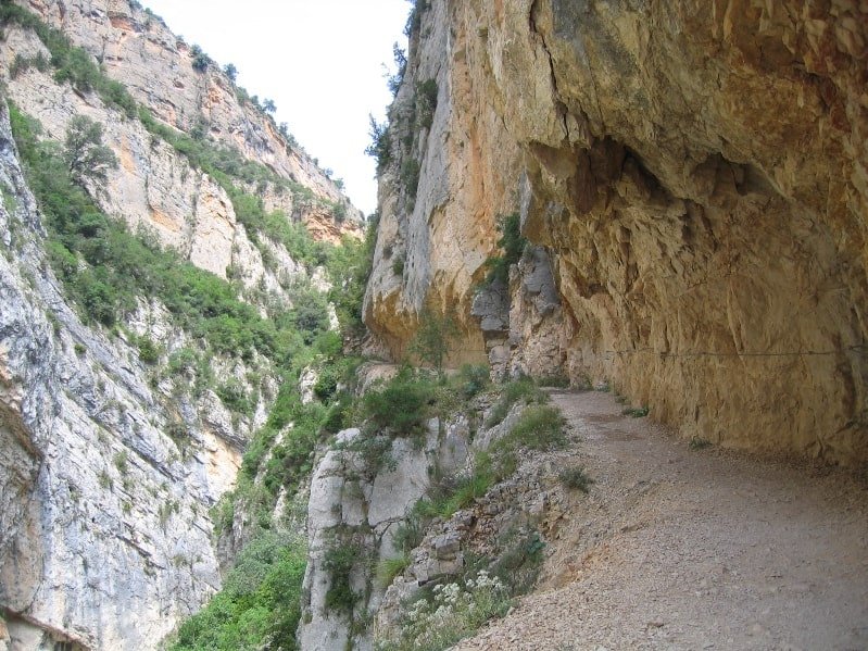 El impresionante Congost de Mont-Rebei, es la frontera entre Aragón y Catalunya. Además de senderismo se practica el piragüismo
